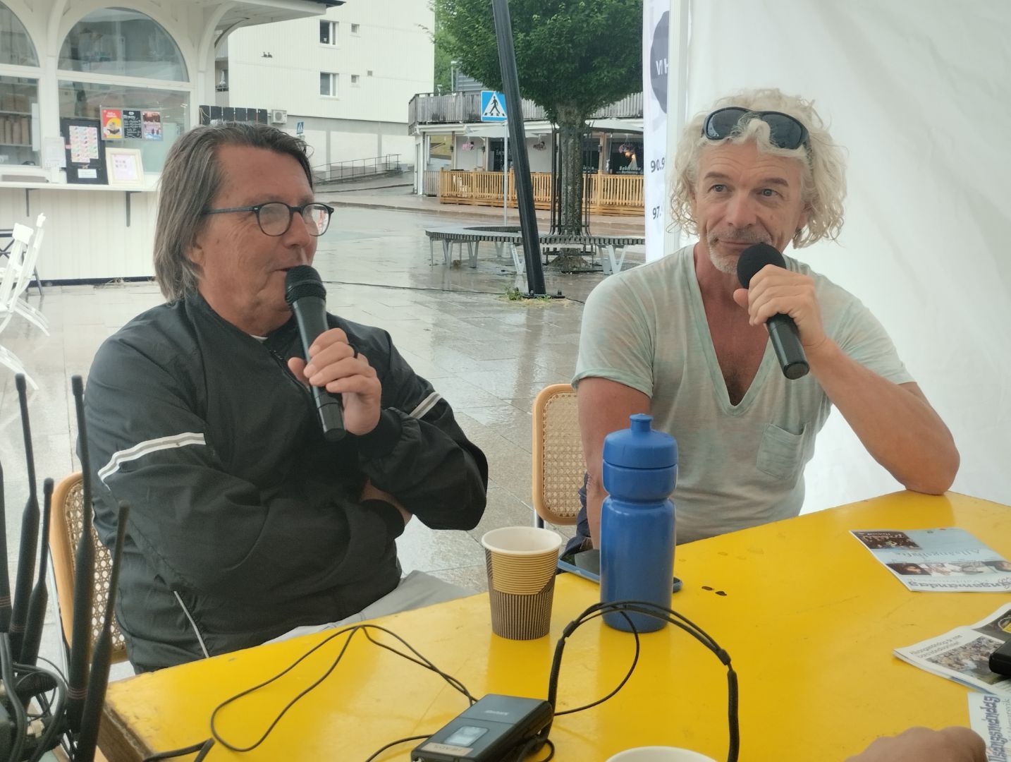 Bosse Brännerud and Peter Malmberg from Stig Helmers live in RadioWix.